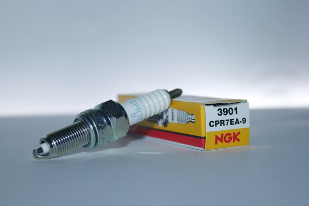 Свеча зажигания 4T CPR7EA-9 NGK Свеча зажигания 4T CPR7EA-9 NGK