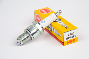 Свеча зажигания 4T BPR8ES NGK